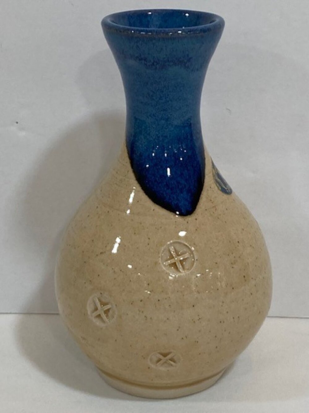 Mucros Pottery Blue and Tan Vase with Bird Motif and Sticker 5 1/2" - Picture 2 of 8
